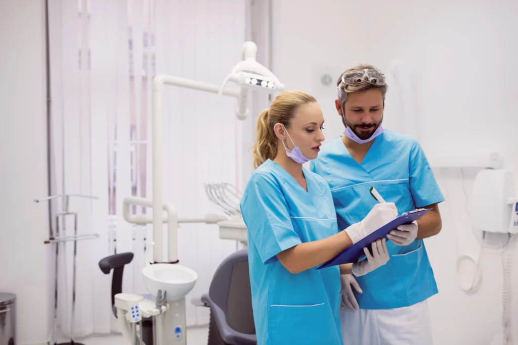 دستیار دنداپزشکی